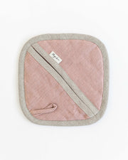MagicLinen | Linen pot-holder in Woodrose, featuring a quilted exterior and heat-insulating padding, ideal for safe handling of hot kitchen items.
