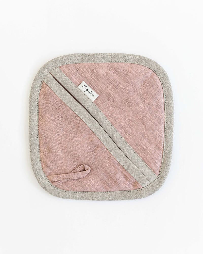 MagicLinen | Linen pot-holder in Woodrose, featuring a quilted exterior and heat-insulating padding, ideal for safe handling of hot kitchen items.