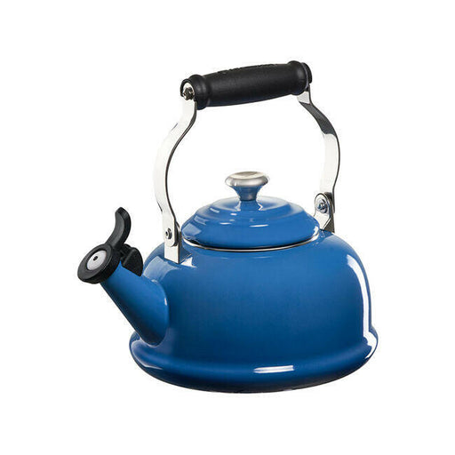 Le Creuset | Classic Whistling Kettles.