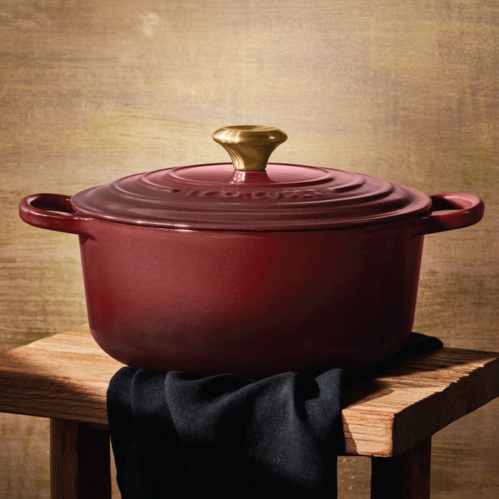 Le Creuset Signature 9-qt Round Dutch Oven with Stainless Steel Knob, Sea  Salt
