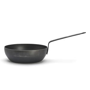 de Buyer | COUNTRY FRY PAN - BLUE CARBON STEEL Ø11 Inches, featuring a sleek black design with a long handle, ideal for even heat distribution and versatile cooking.