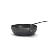de Buyer | COUNTRY FRY PAN - BLUE CARBON STEEL Ø11 Inches, a durable, lightweight sauté pan with a long handle, ideal for even heat cooking.