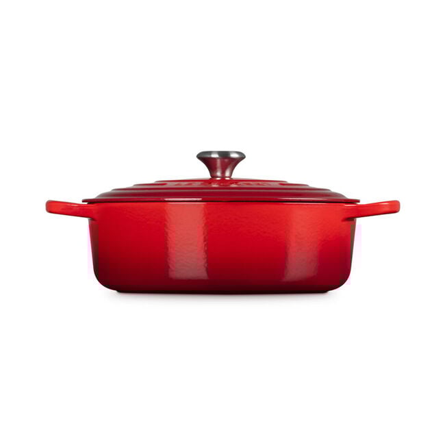 Le Creuset | Signature Round Wide Oven, Cerise: Red enameled cast-iron Dutch oven with lid and handles, ideal for versatile cooking, from stove to table.