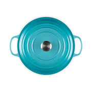 Le Creuset | Signature Round Wide Oven - Caribbean lid with cast handles and stainless-steel knob, ideal for versatile cooking and serving from stove to table.
