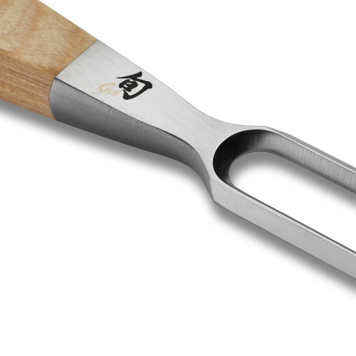 Shun | Premier Carving Set, 2 Blonde, featuring a two-pronged carving fork with a wooden handle and stainless-steel tang, displaying the Japanese “旬” (Shun) logo.
