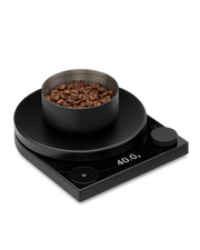 FELLOW | Tally Pro Precision Scale Studio Edition, Black, with matte-black metal bowl, displays 40.0 g of roasted coffee beans, ideal for precise pour-over brewing.