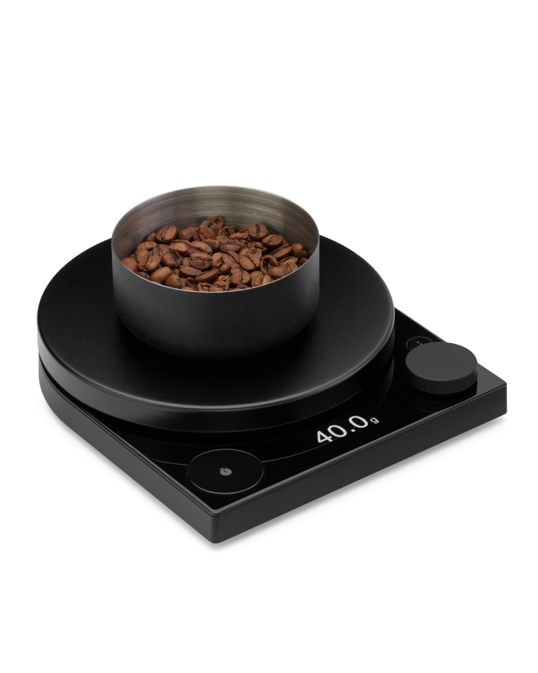 FELLOW | Tally Pro Precision Scale Studio Edition, Black, with matte-black metal bowl, displays 40.0 g of roasted coffee beans, ideal for precise pour-over brewing.