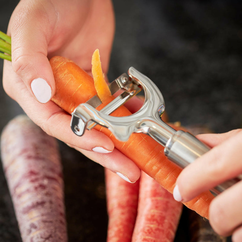 Rösle | Peelers - Julienne, designed for peeling slender vegetables like cucumbers and carrots, features a replaceable blade, suitable for both-handed use.