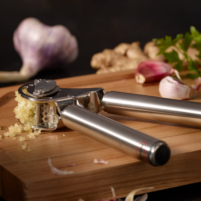 Rösle | Garlic Press with Scraper