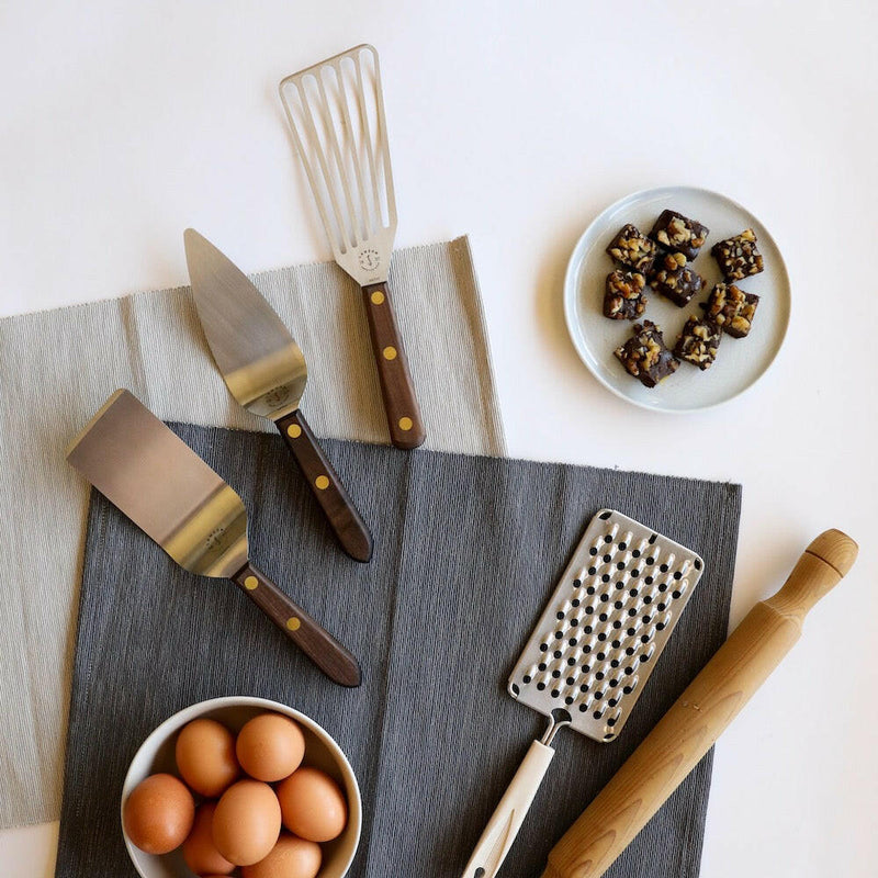 Lamson | 2.5" x 4" Easy-Entry Turner with Walnut Handle.