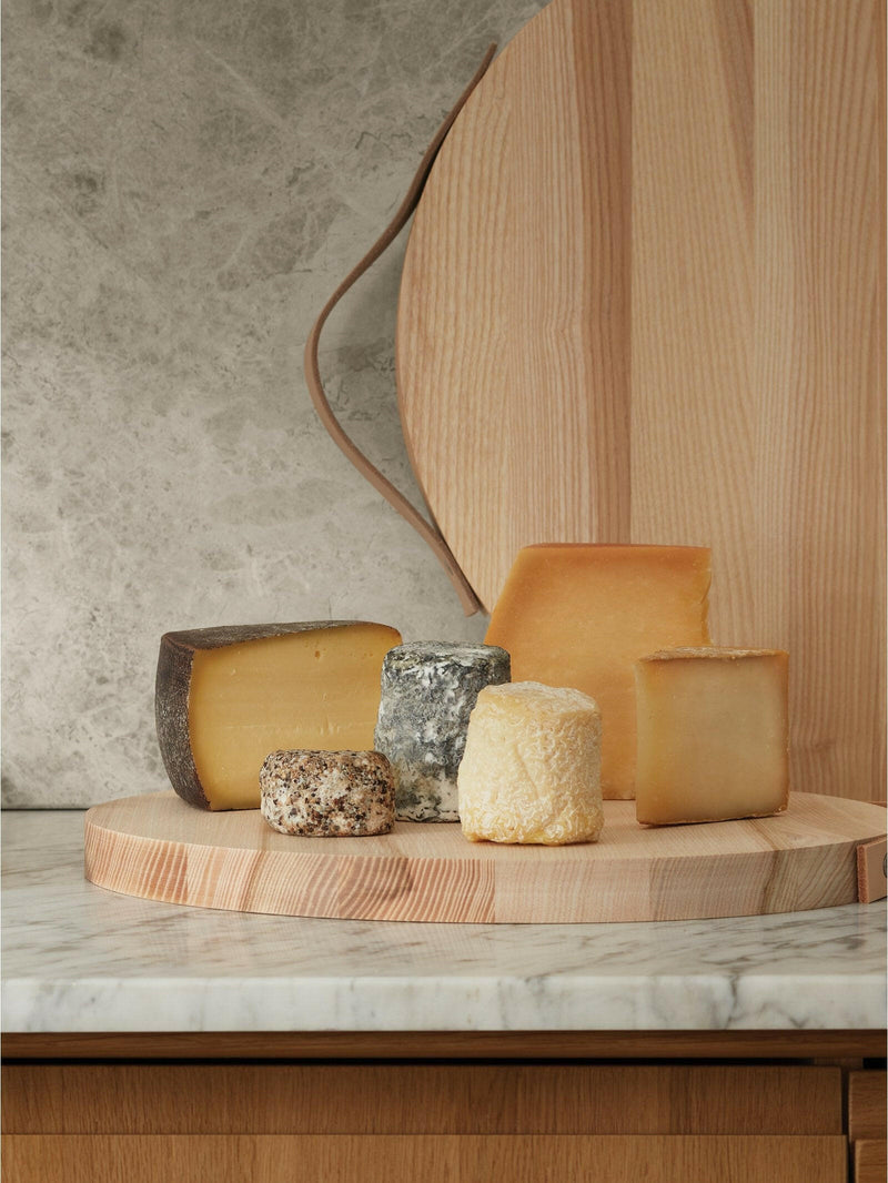 LSA International Ash Utility Board with Leather Handle, 18, crafted from ash wood, perfect for food prep and serving, featuring a sophisticated design with a sturdy leather handle.