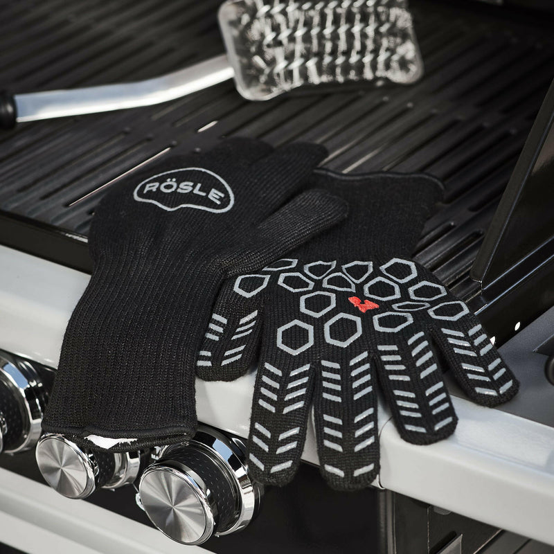 Rösle Premium Grill Gloves with flame-retardant META aramid fibers, silicone grip, leather reinforcement, and extra-long cuffs for heat protection up to 350°C.