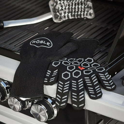Rösle Premium Grill Gloves with flame-retardant META aramid fibers, silicone grip, leather reinforcement, and extra-long cuffs for heat protection up to 350°C.