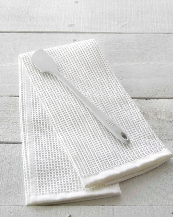 GIR | Skinny Spatula - Navy, showcased on a white towel, highlighting its sleek, antimicrobial unibody design ideal for hygienic, durable kitchen use.