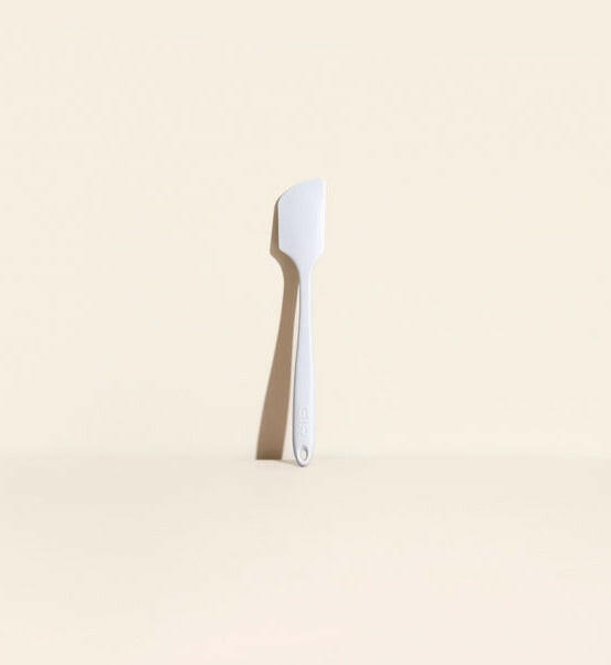 GIR | Mini Spatula - Black, a child-friendly kitchen utensil designed for easy handling in small cooking tasks, ideal for budding chefs.