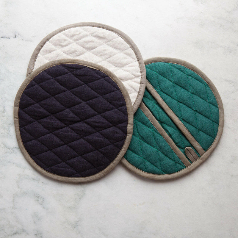 Sir|Madam Linen Pot Holder - Single - Salmon, featuring a circular, pocketed design in pure linen, ideal for protecting hands or serving as a trivet.