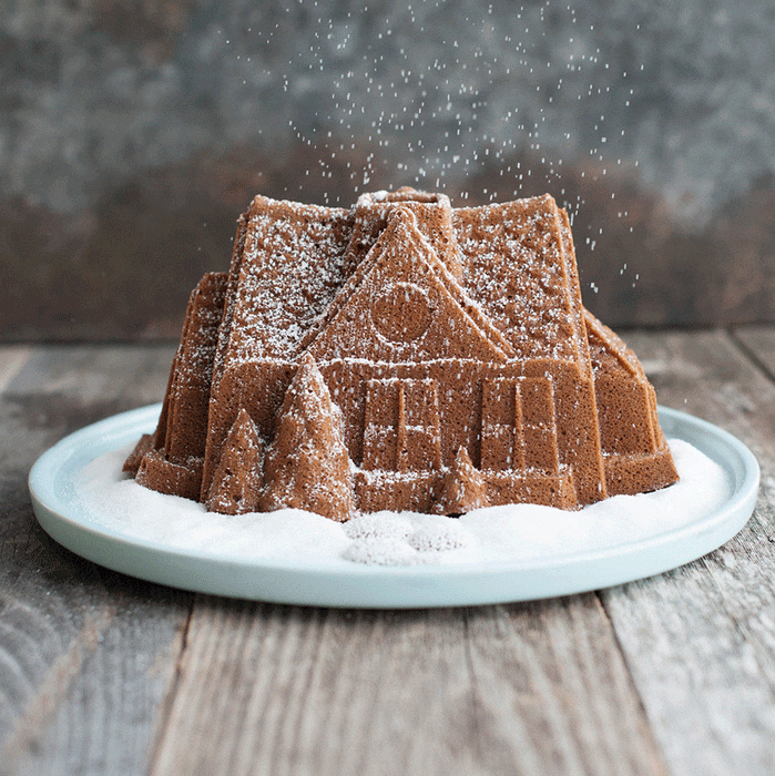 https://athenscooks.com/cdn/shop/products/snow-scene-gingerbread-house__48588.1617722766.1280.1280_700x700.gif?v=1668510641